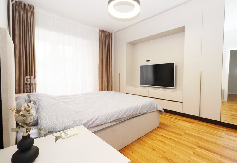 Herastrau 3 camere 181 mp - et. 3/4  3 balcoane 2 bai Cartier francez